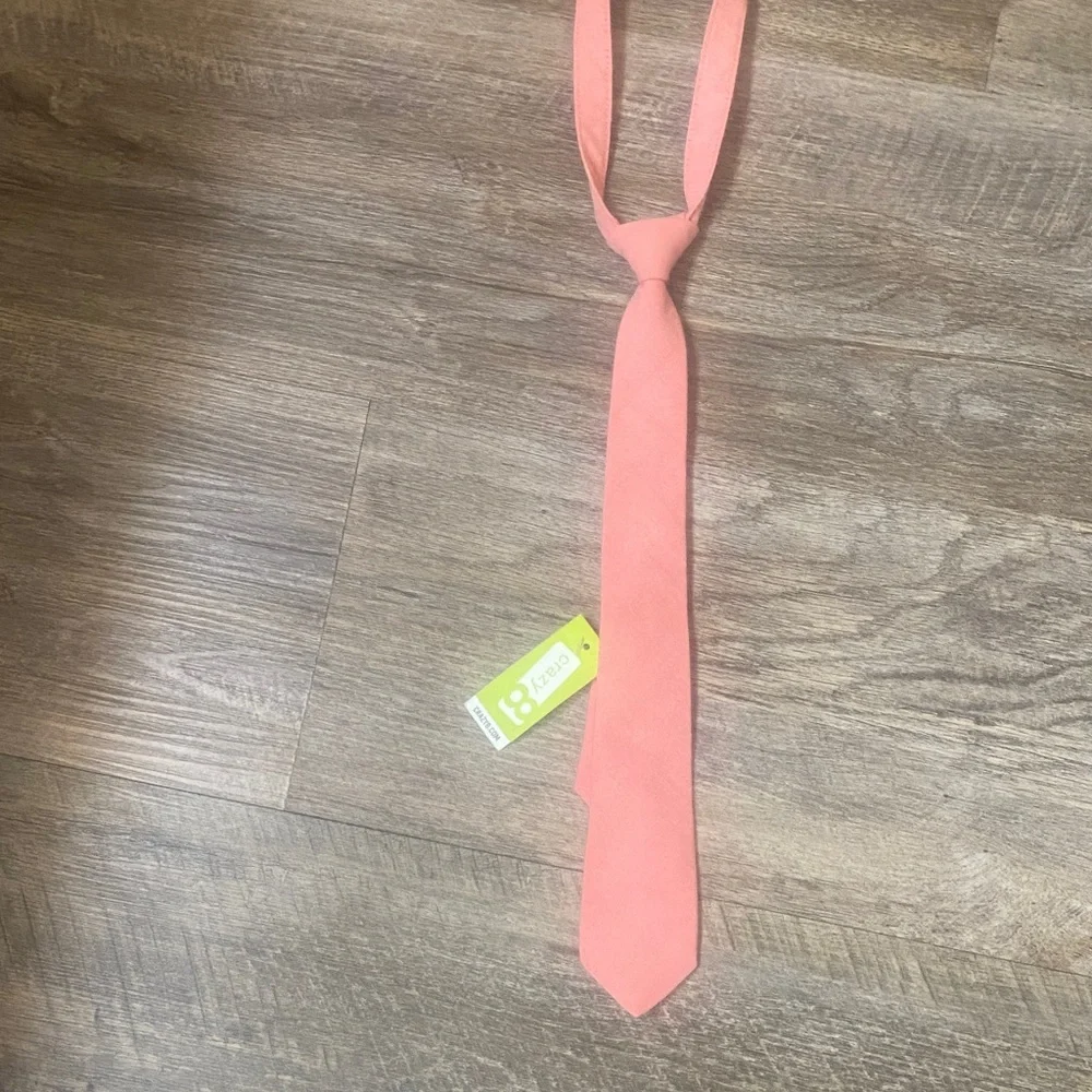 NWT CRAZY8 Velcro neckTie